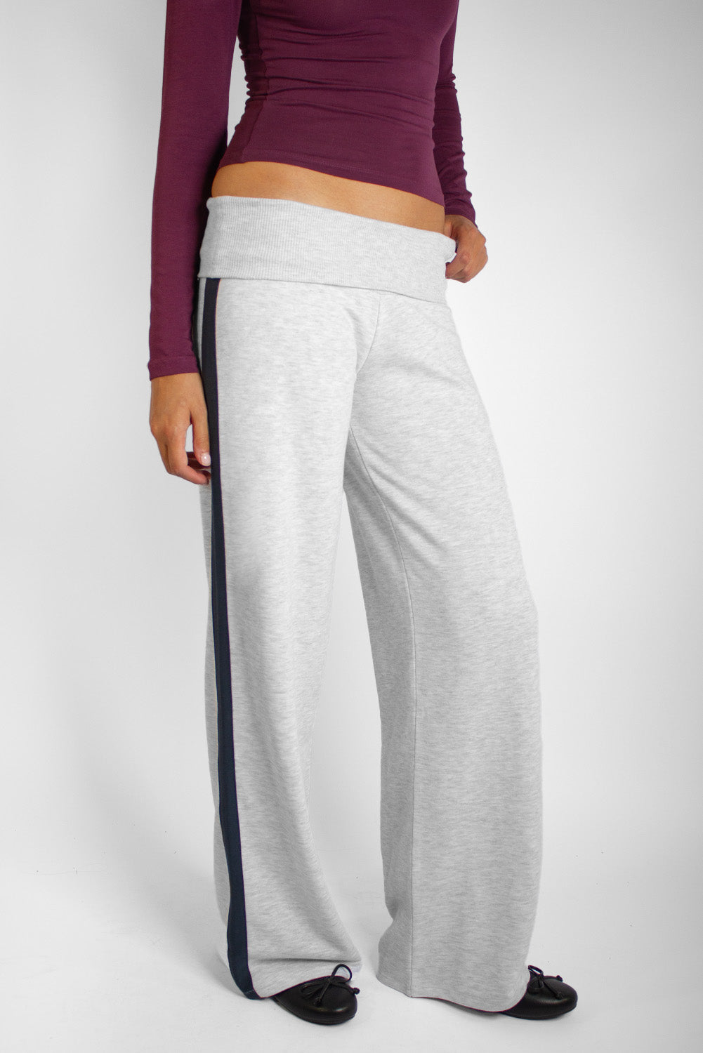 Wide-leg joggers with a side stripe | Subdued
