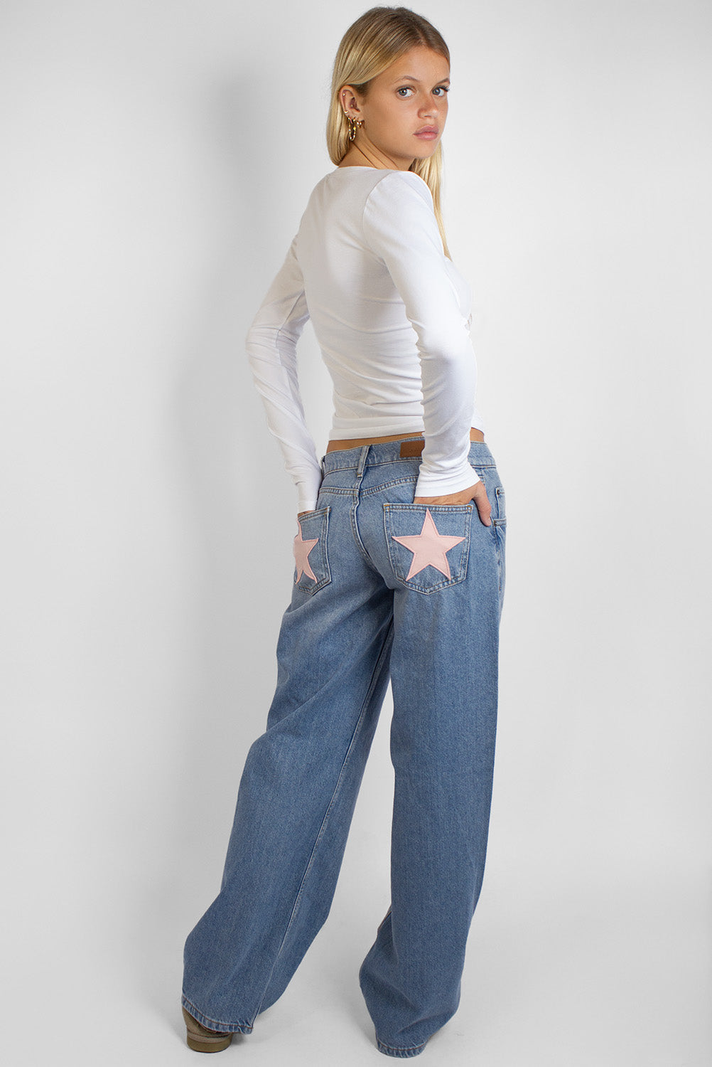 Low-rise star jeans | Subdued