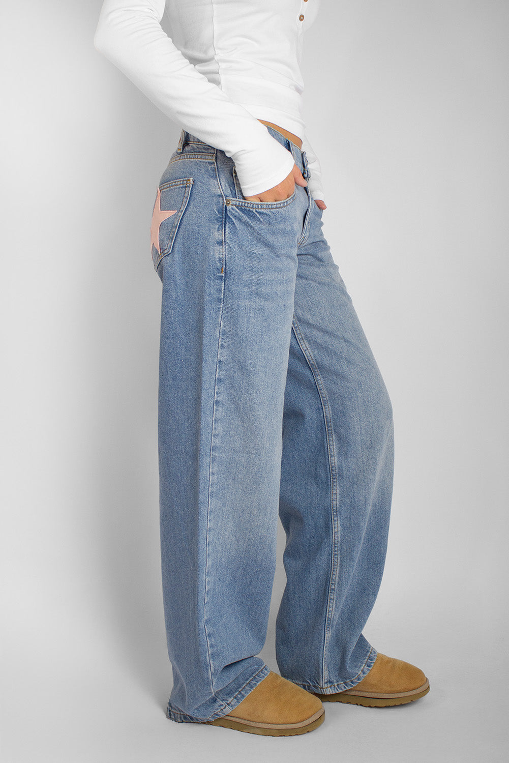 Low-rise star jeans | Subdued