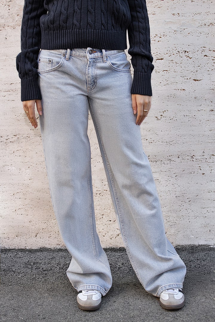 Low-rise star jeans | Subdued