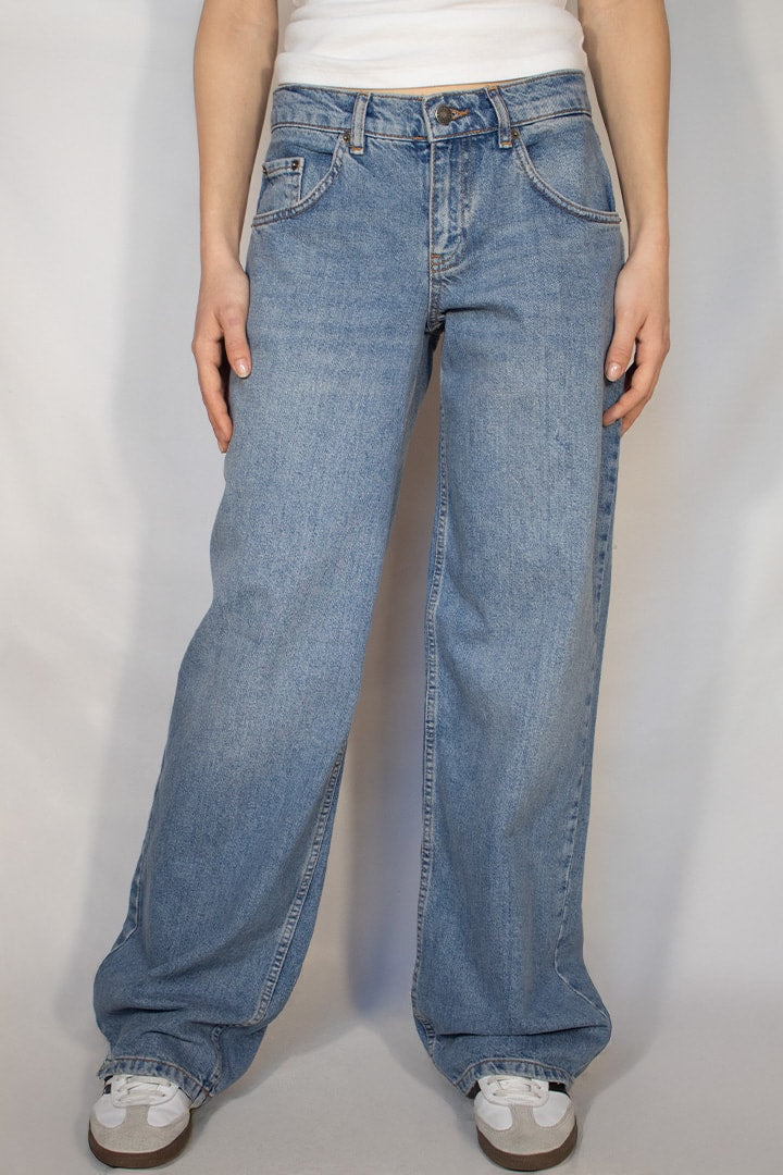 Low-rise star jeans | Subdued