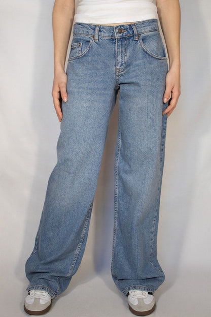 Low-rise star jeans | Subdued
