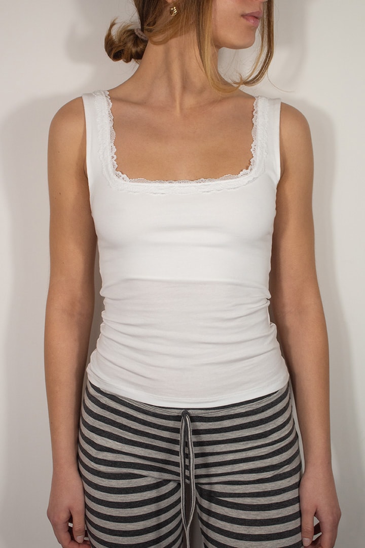 Square neckline top with lace | Subdued