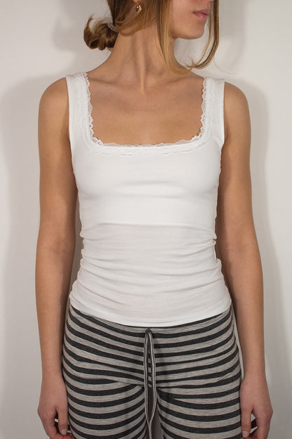 Square neckline top with lace | Subdued