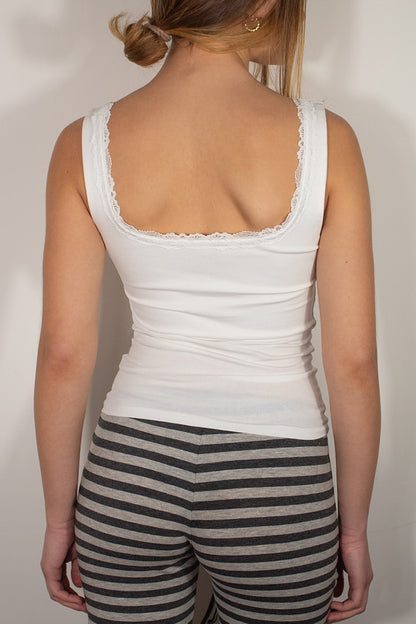 Square neckline top with lace | Subdued