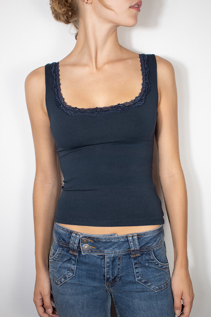 Square neckline top with lace | Subdued