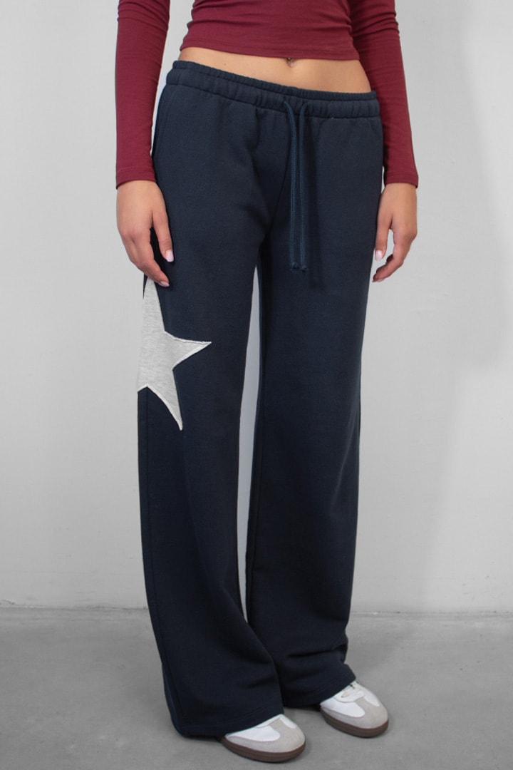 Wide-leg joggers with star | Subdued
