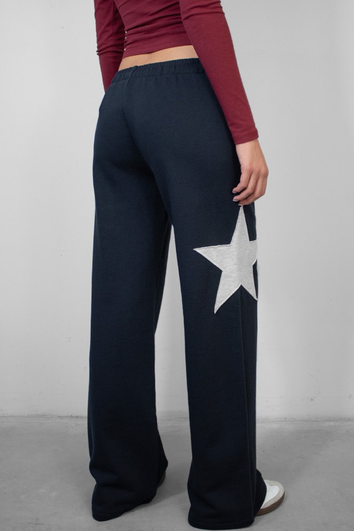 Wide-leg joggers with star | Subdued