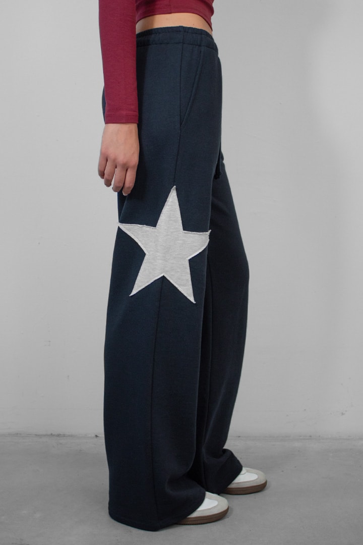 Wide-leg joggers with star | Subdued