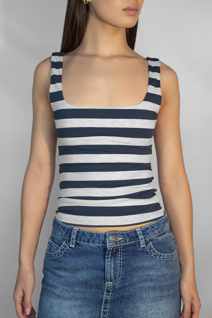 Square neckline top | Subdued