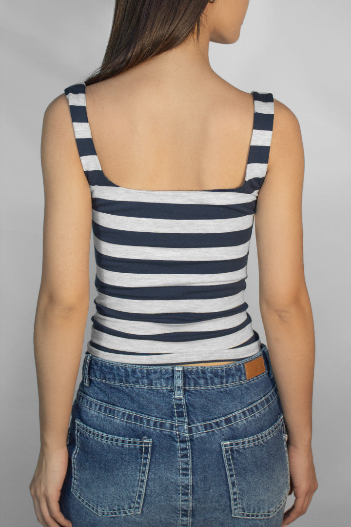 Square neckline top | Subdued