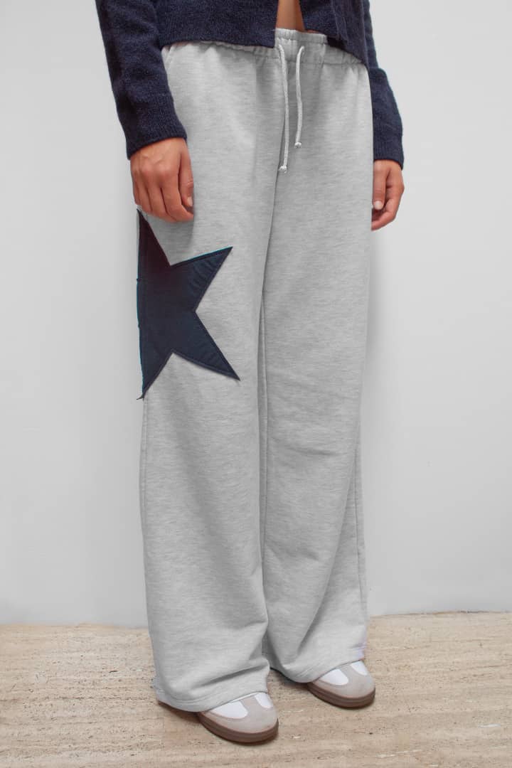Wide-leg joggers with star | Subdued