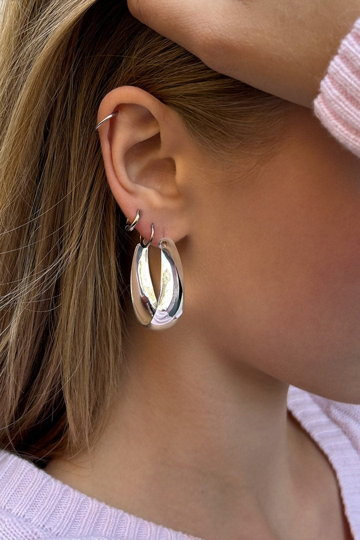 Hoop earrings | Subdued