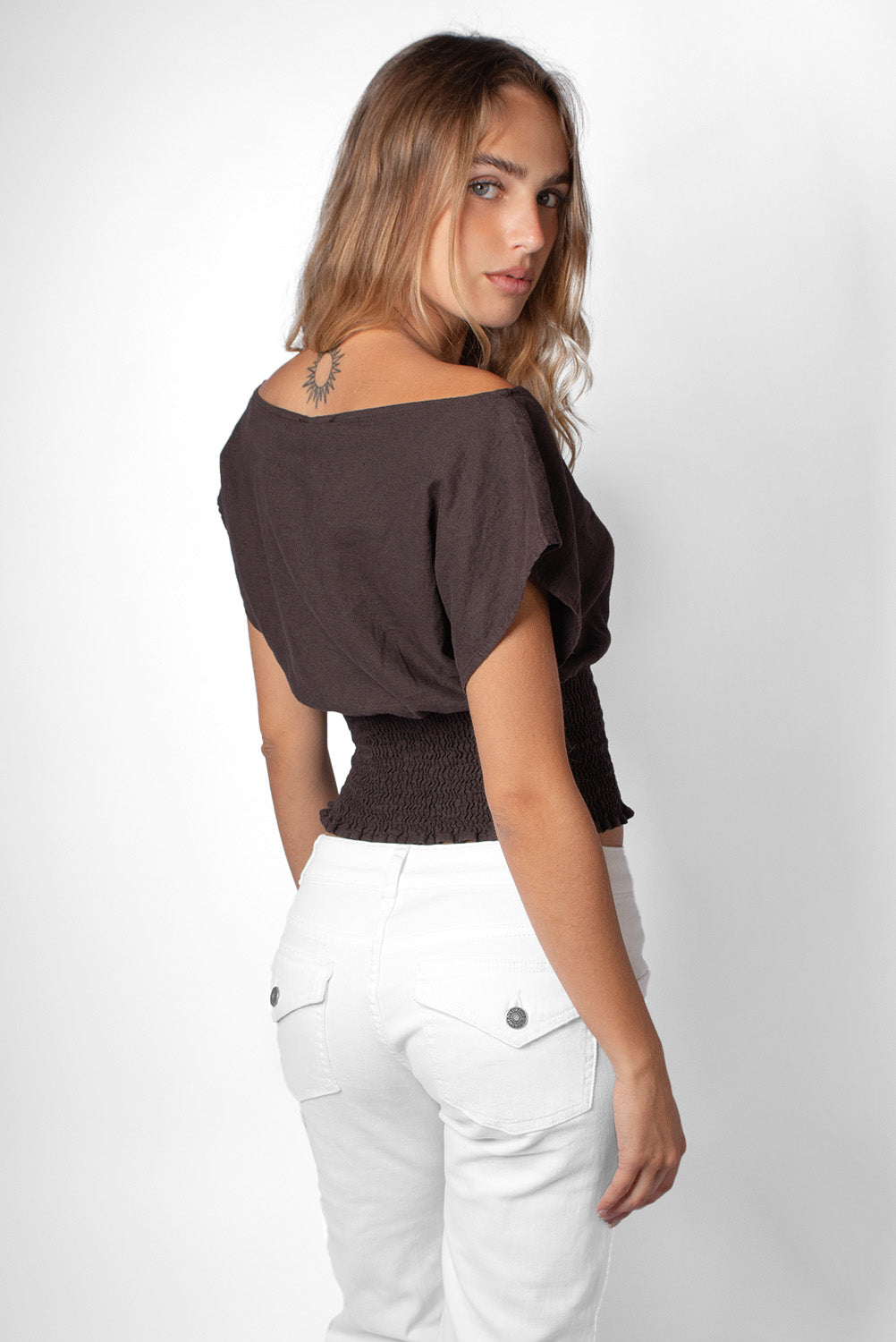 Blouse with a boat neckline | Subdued