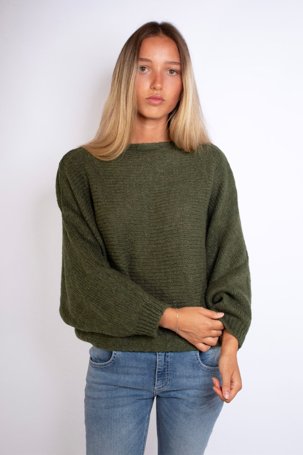 Cross-over sweater at the back | Subdued