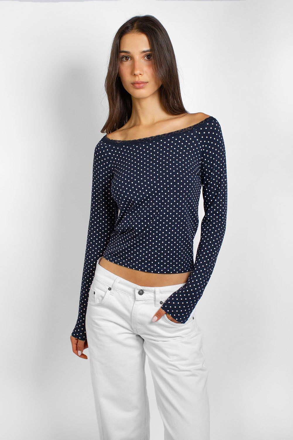 T-shirt with a boat neckline and lace | Subdued