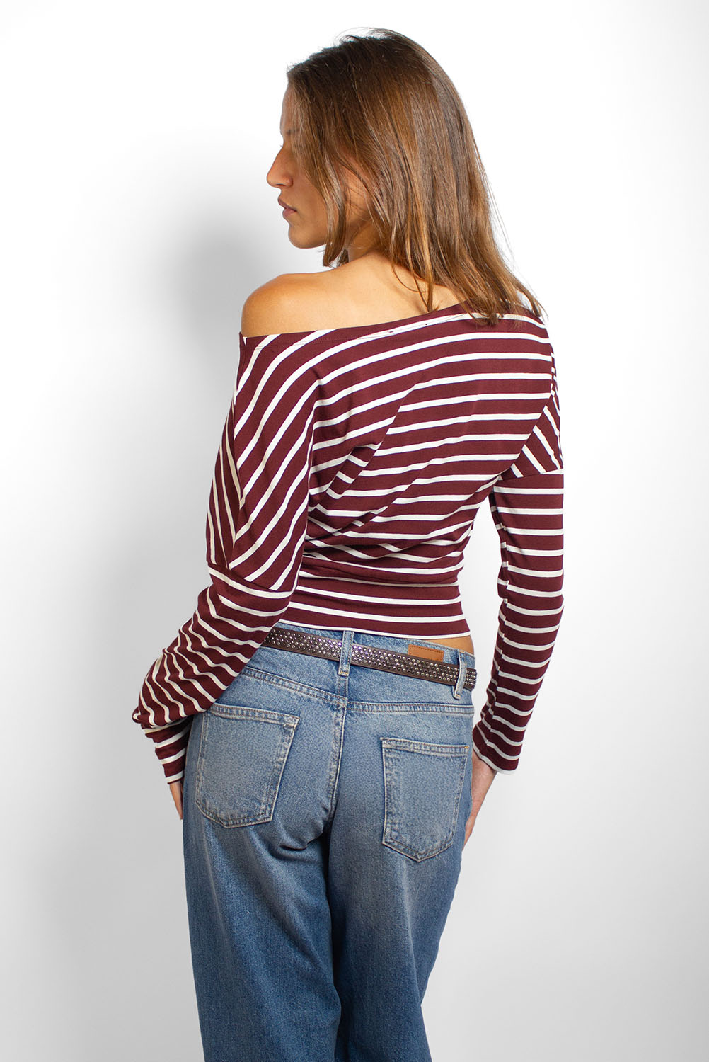 Off-shoulder long sleeve top | Subdued