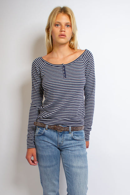 Boat neck T-shirt with small buttons | Subdued
